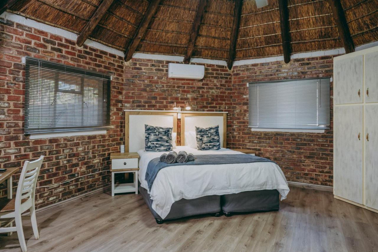 Cosy Cottages Guesthouse Potchefstroom Exteriör bild
