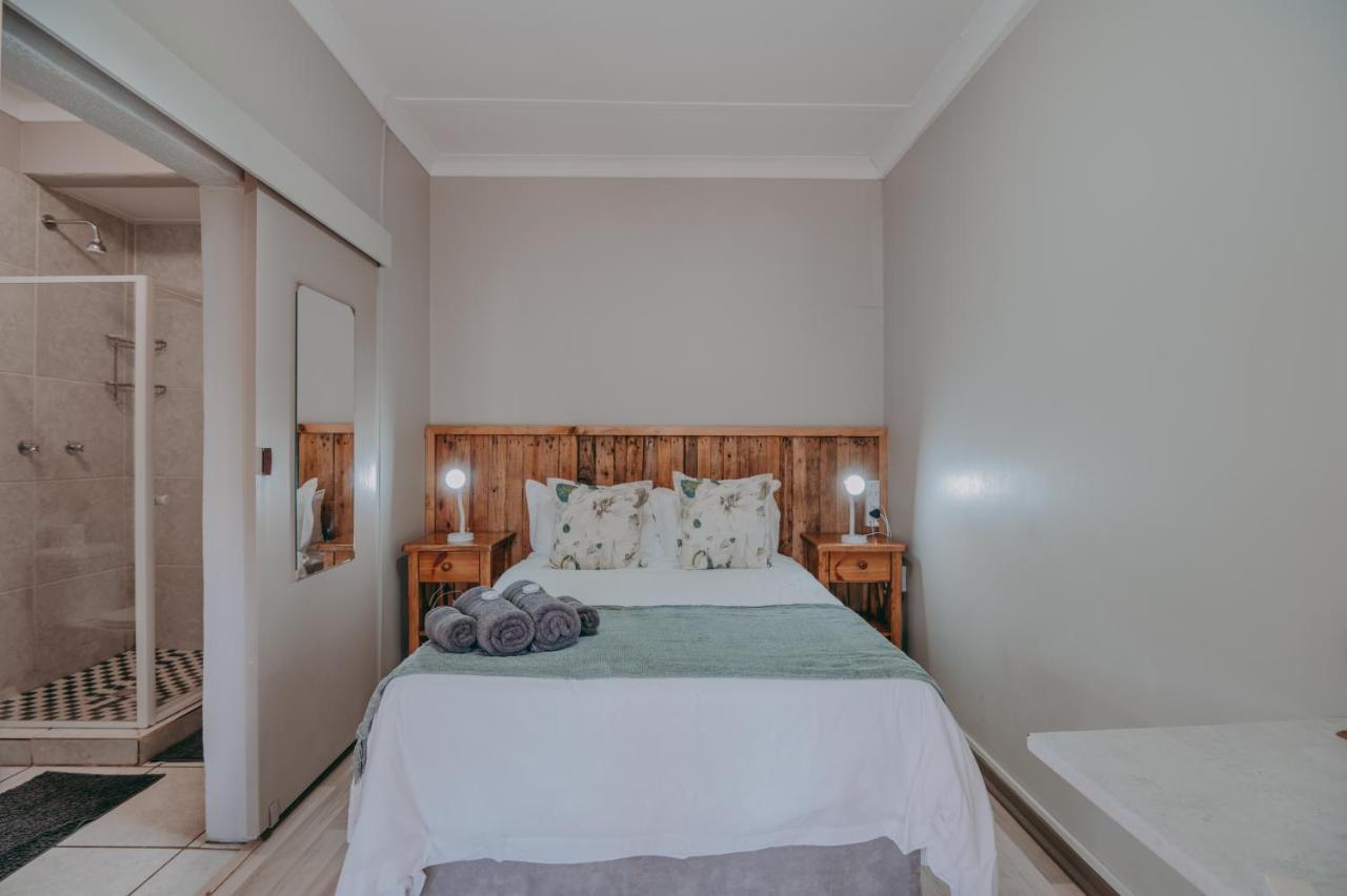 Cosy Cottages Guesthouse Potchefstroom Exteriör bild