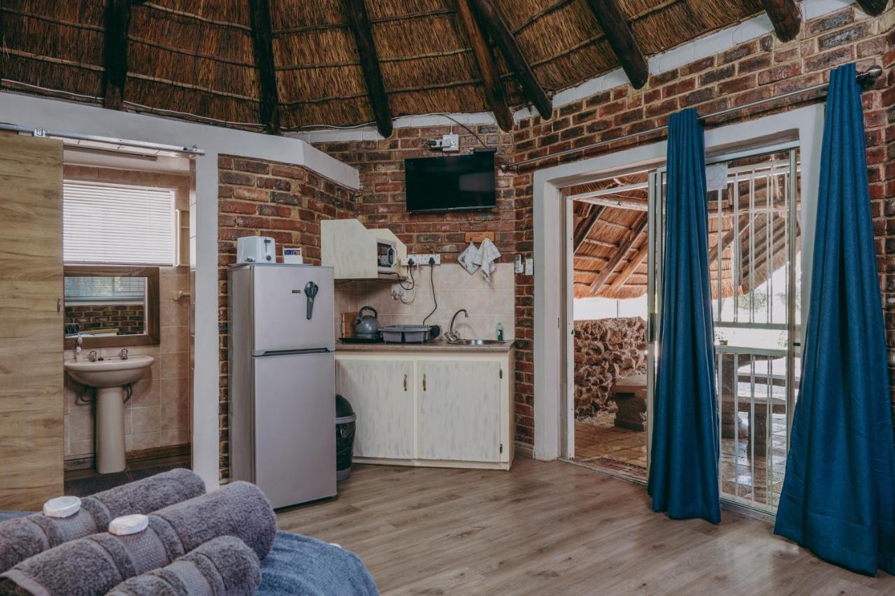 Cosy Cottages Guesthouse Potchefstroom Exteriör bild