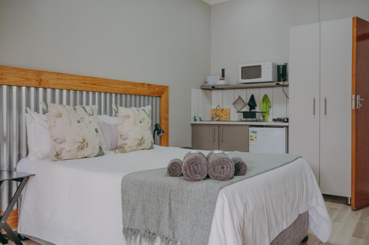Cosy Cottages Guesthouse Potchefstroom Exteriör bild