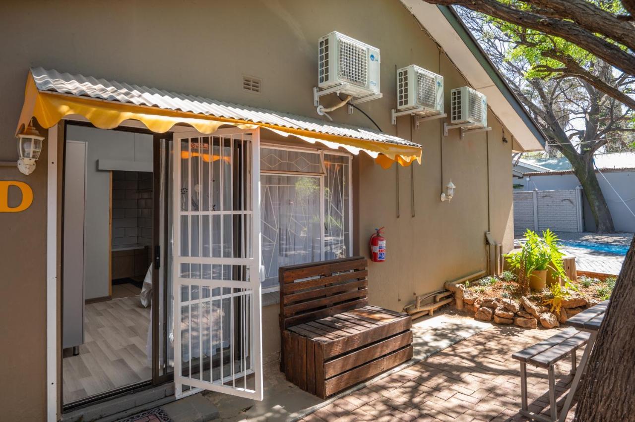 Cosy Cottages Guesthouse Potchefstroom Exteriör bild