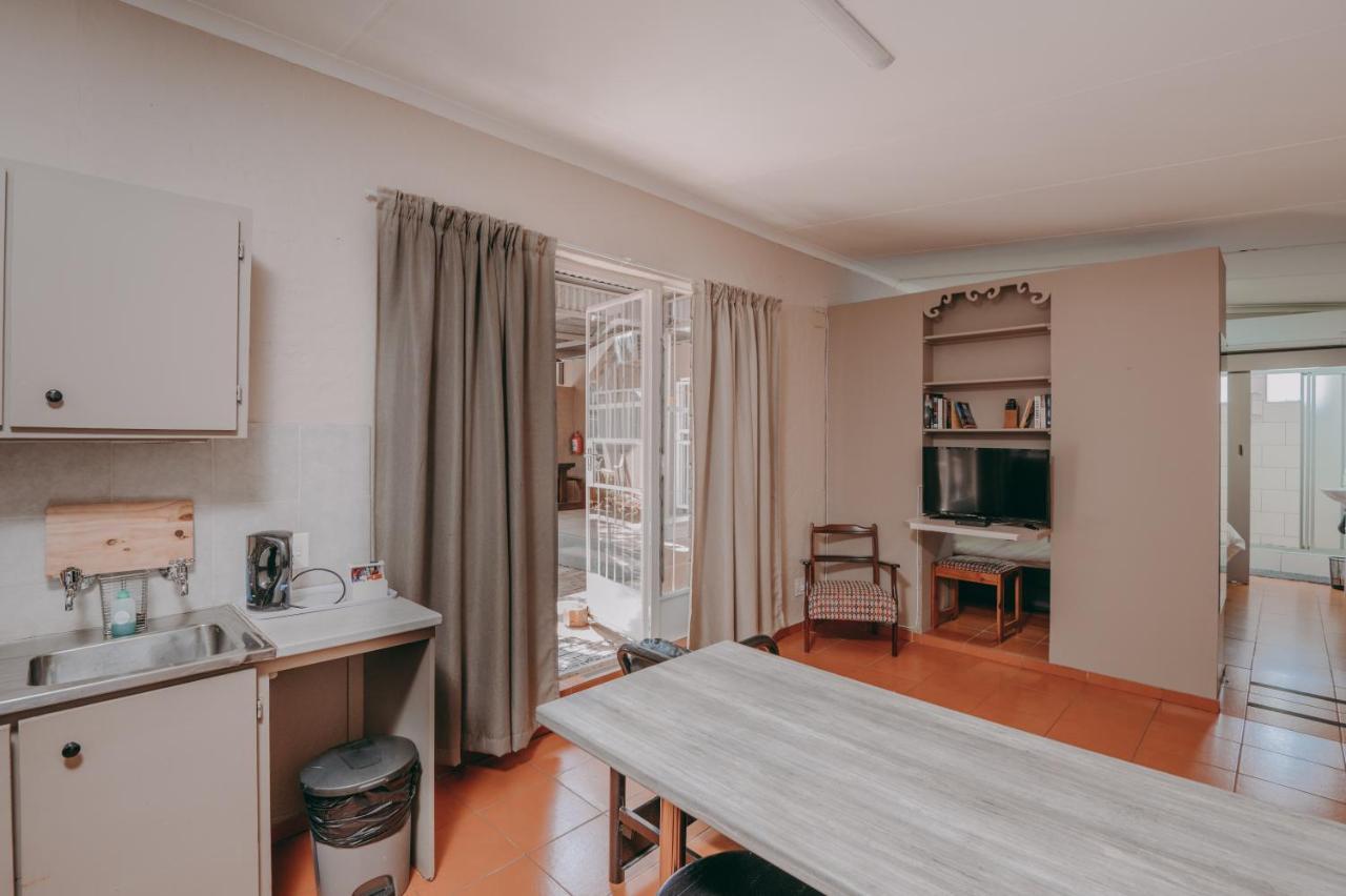 Cosy Cottages Guesthouse Potchefstroom Exteriör bild