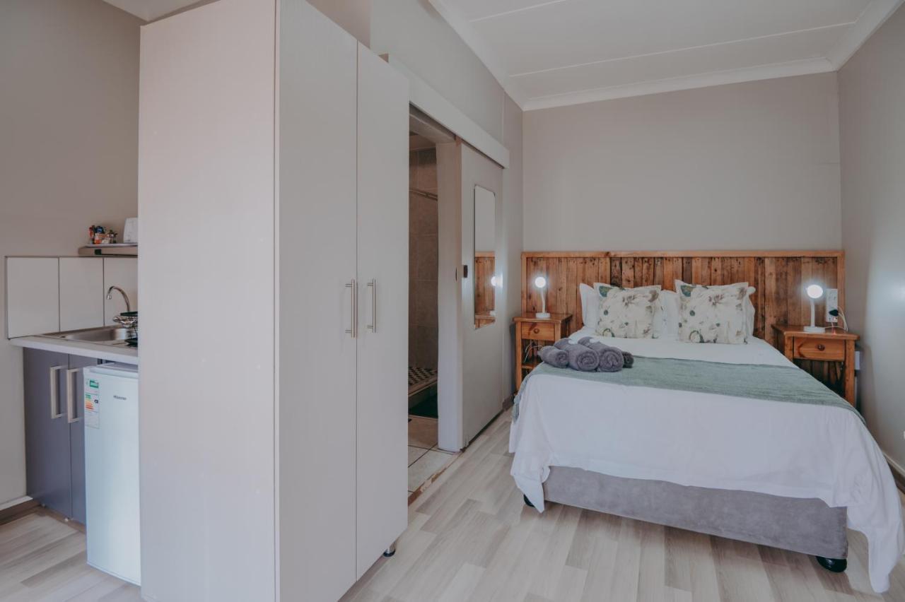 Cosy Cottages Guesthouse Potchefstroom Exteriör bild