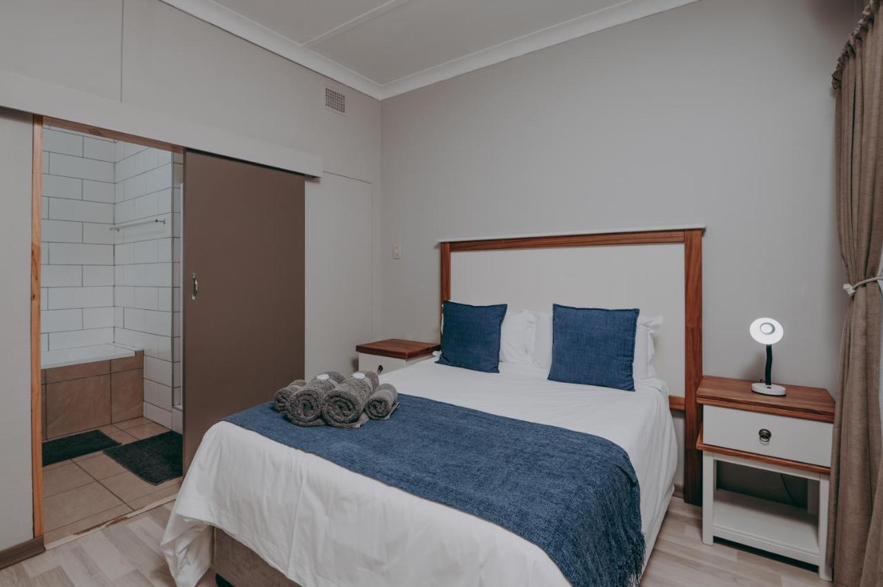 Cosy Cottages Guesthouse Potchefstroom Exteriör bild