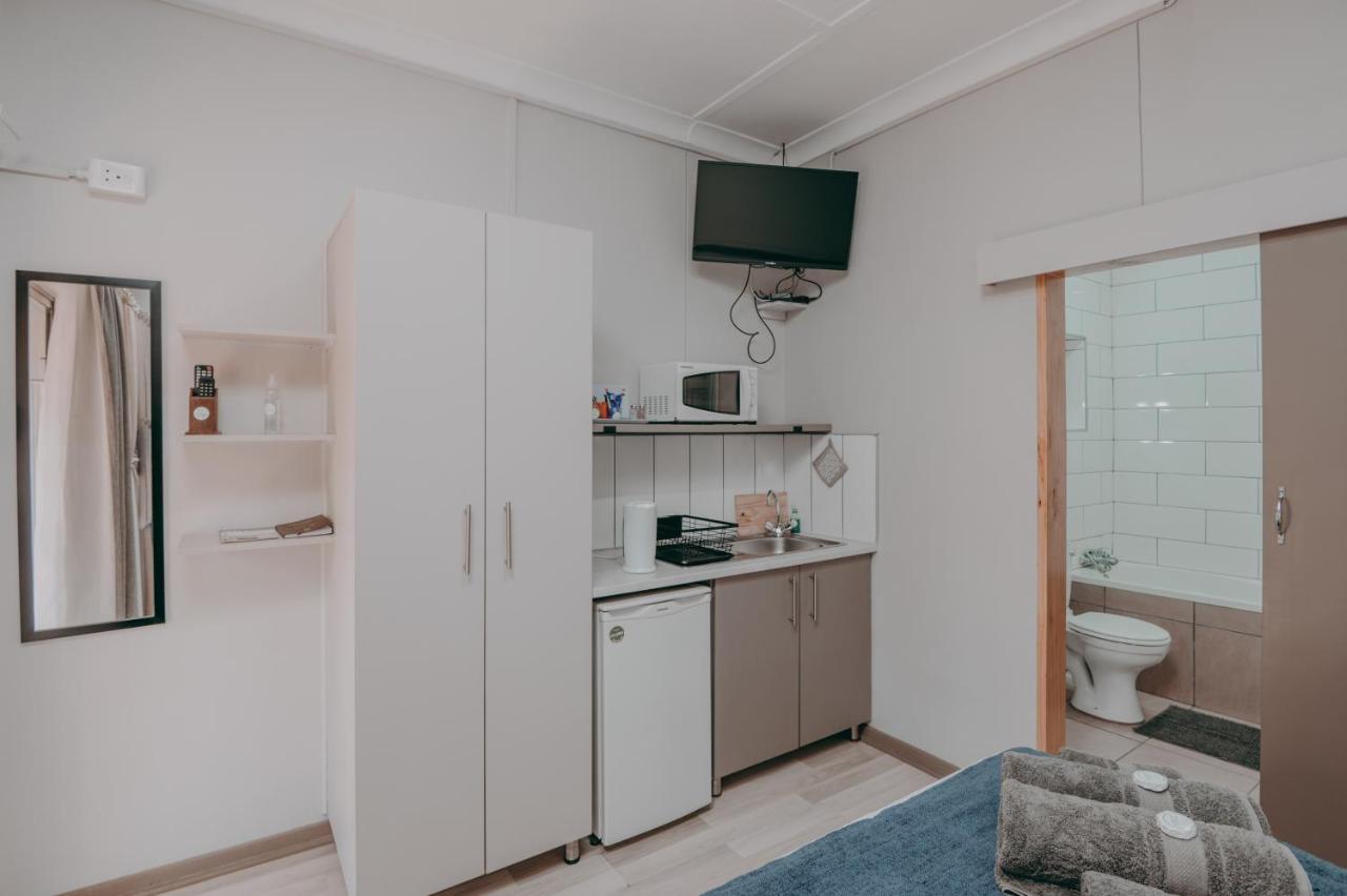 Cosy Cottages Guesthouse Potchefstroom Exteriör bild