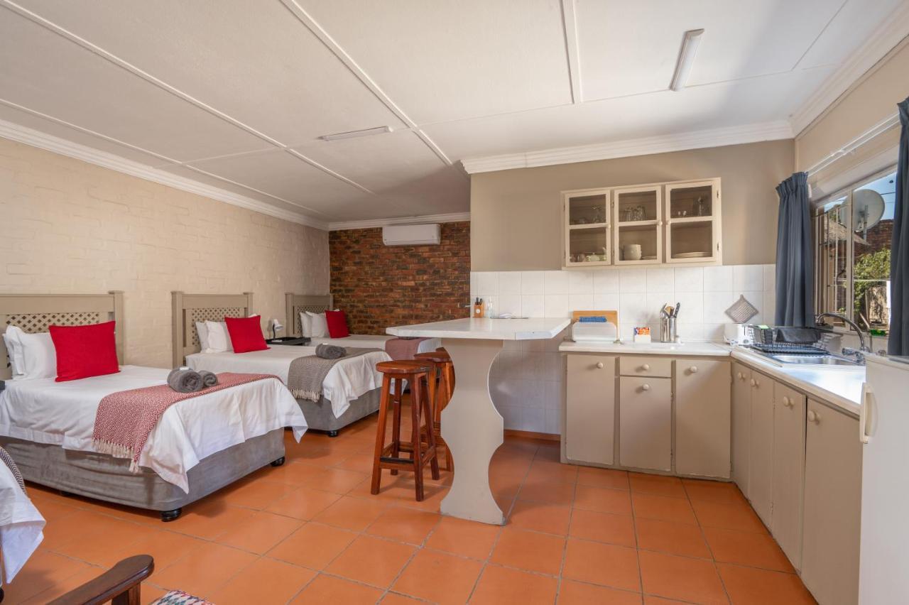 Cosy Cottages Guesthouse Potchefstroom Exteriör bild