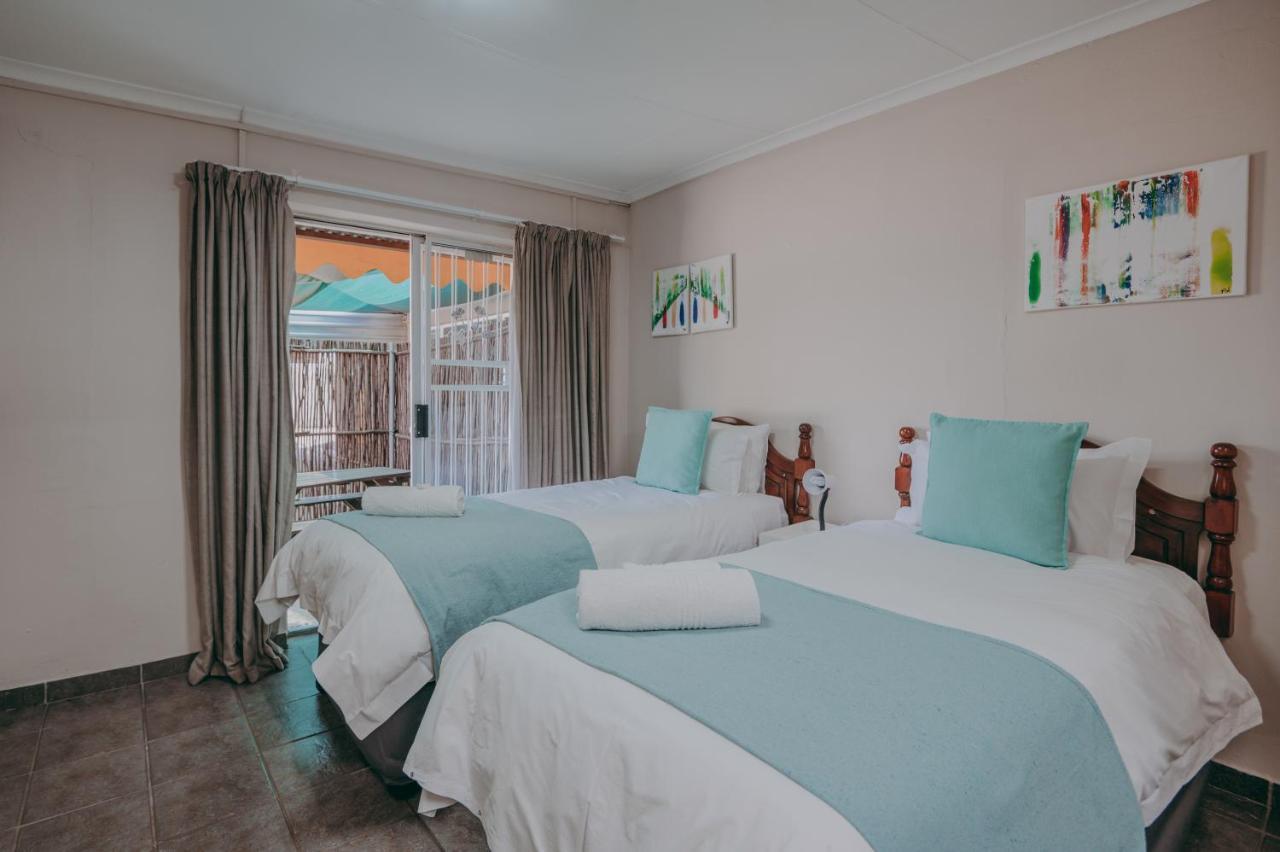 Cosy Cottages Guesthouse Potchefstroom Exteriör bild