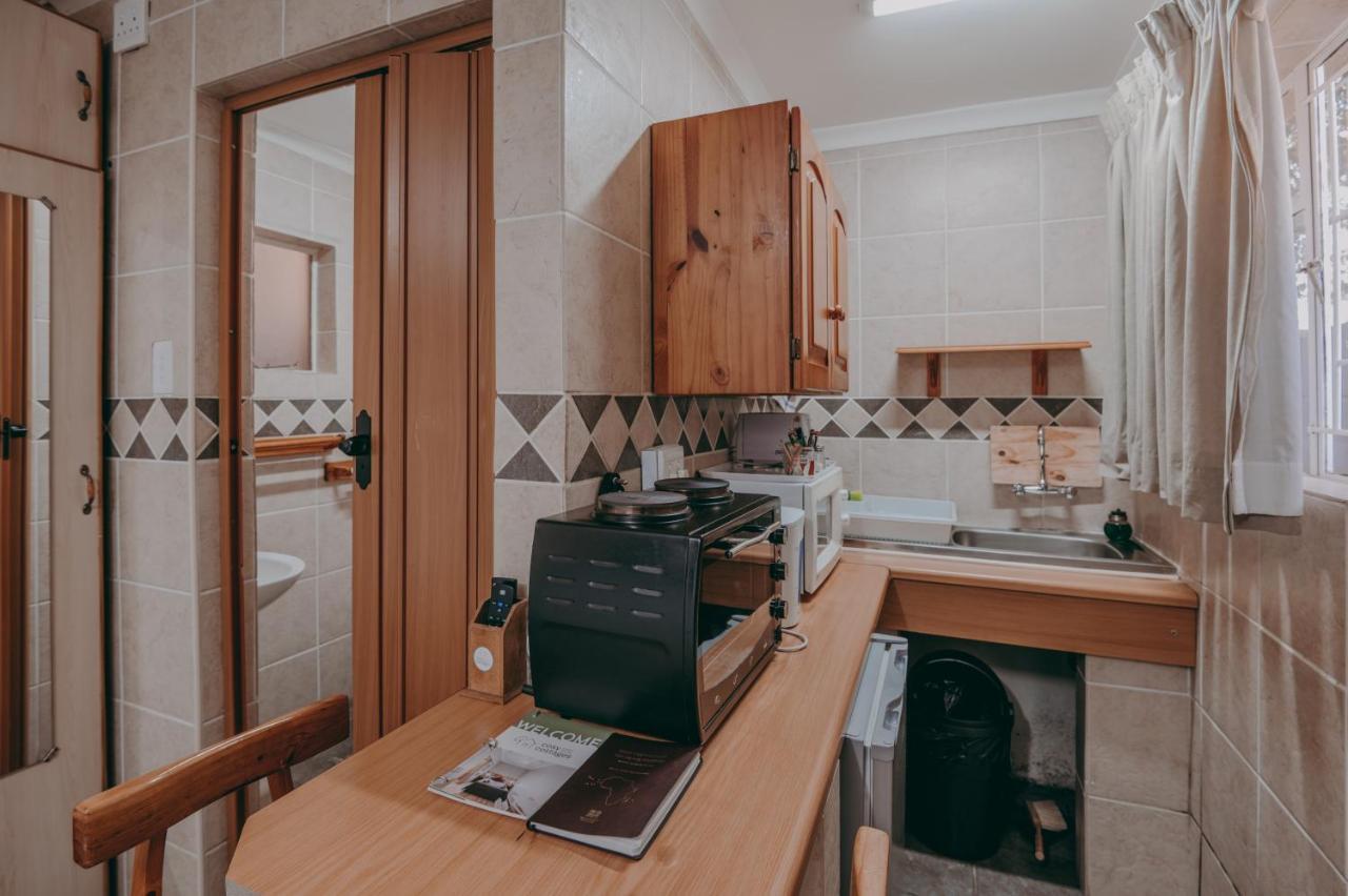 Cosy Cottages Guesthouse Potchefstroom Exteriör bild