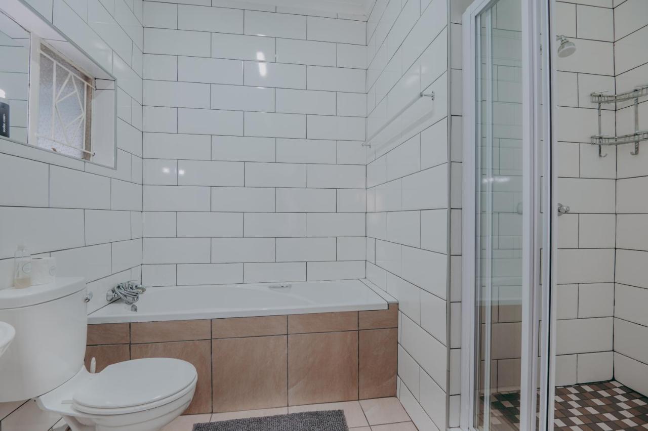 Cosy Cottages Guesthouse Potchefstroom Exteriör bild