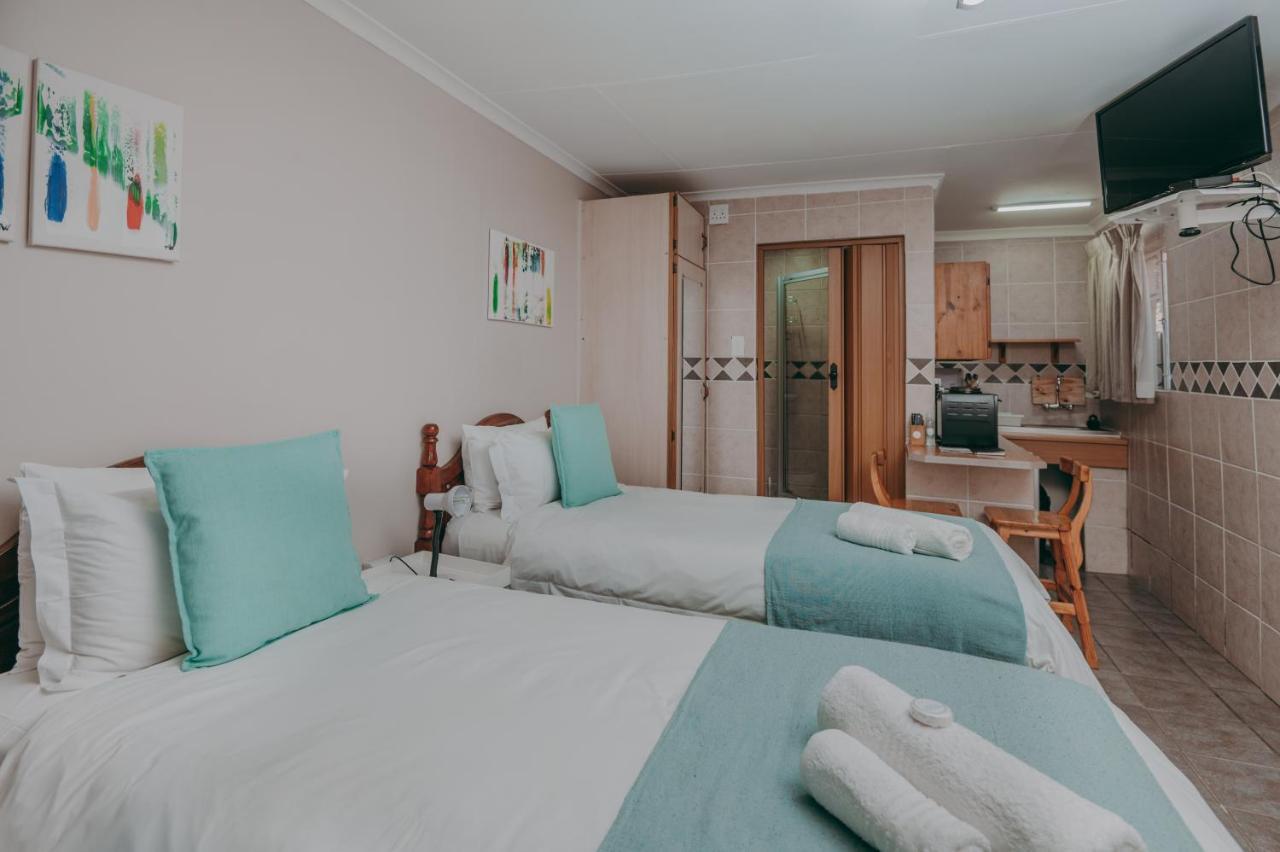 Cosy Cottages Guesthouse Potchefstroom Exteriör bild