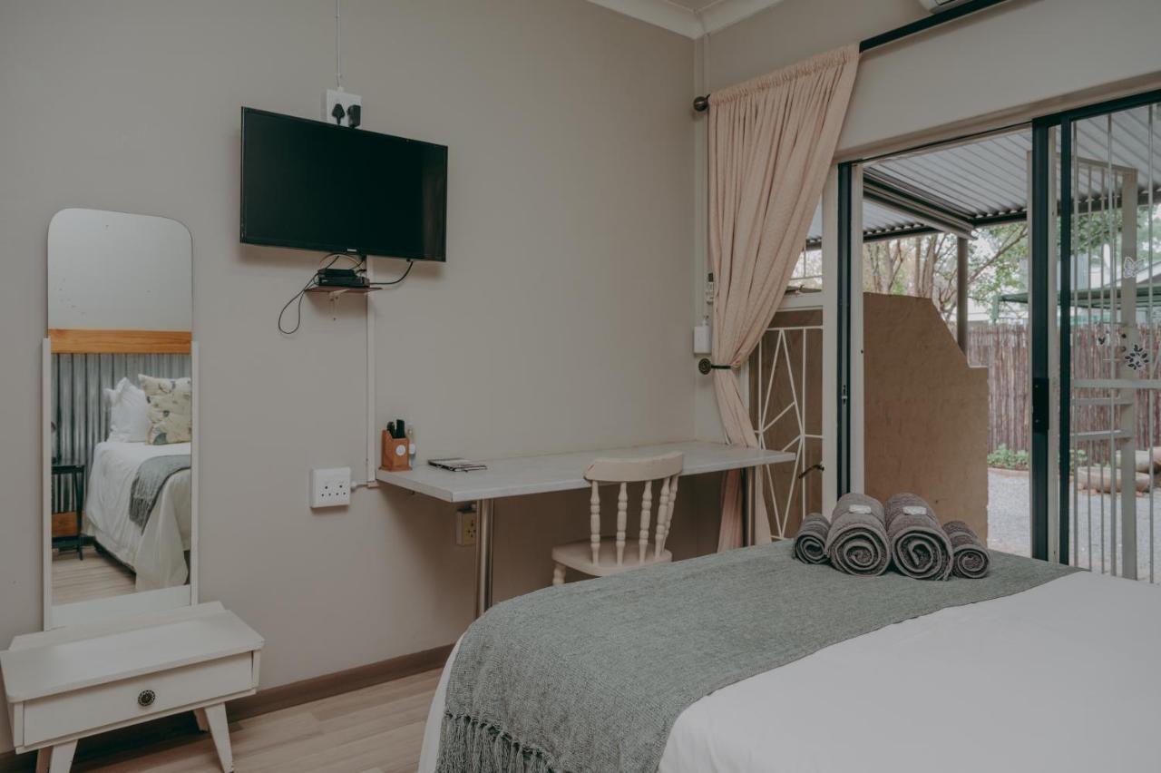 Cosy Cottages Guesthouse Potchefstroom Exteriör bild