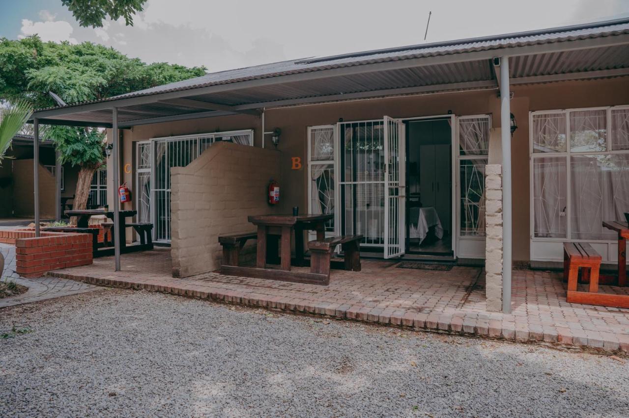 Cosy Cottages Guesthouse Potchefstroom Exteriör bild