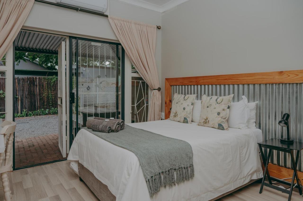 Cosy Cottages Guesthouse Potchefstroom Exteriör bild