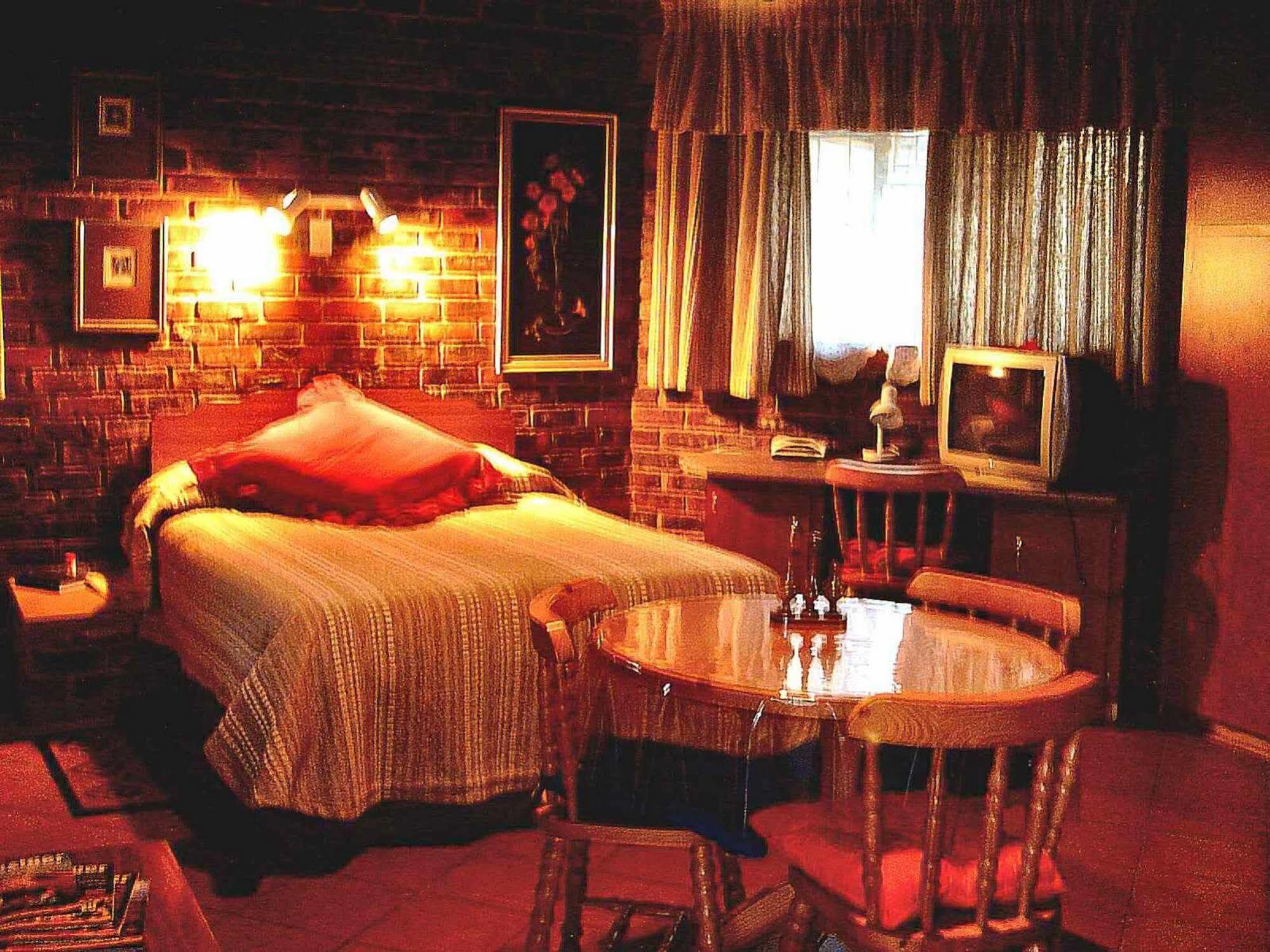 Cosy Cottages Guesthouse Potchefstroom Exteriör bild
