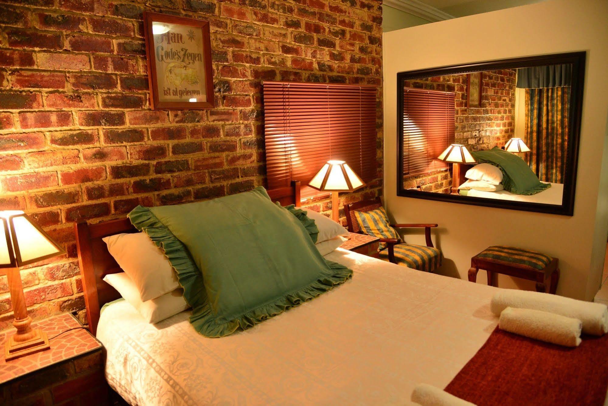 Cosy Cottages Guesthouse Potchefstroom Exteriör bild