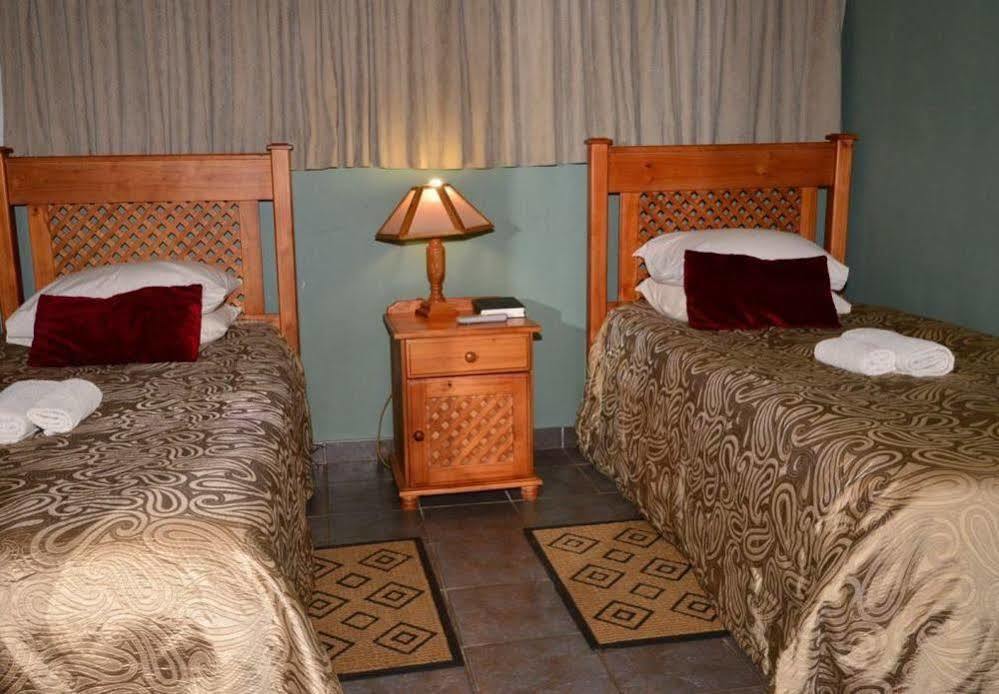 Cosy Cottages Guesthouse Potchefstroom Exteriör bild