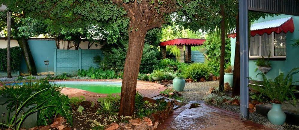 Cosy Cottages Guesthouse Potchefstroom Exteriör bild